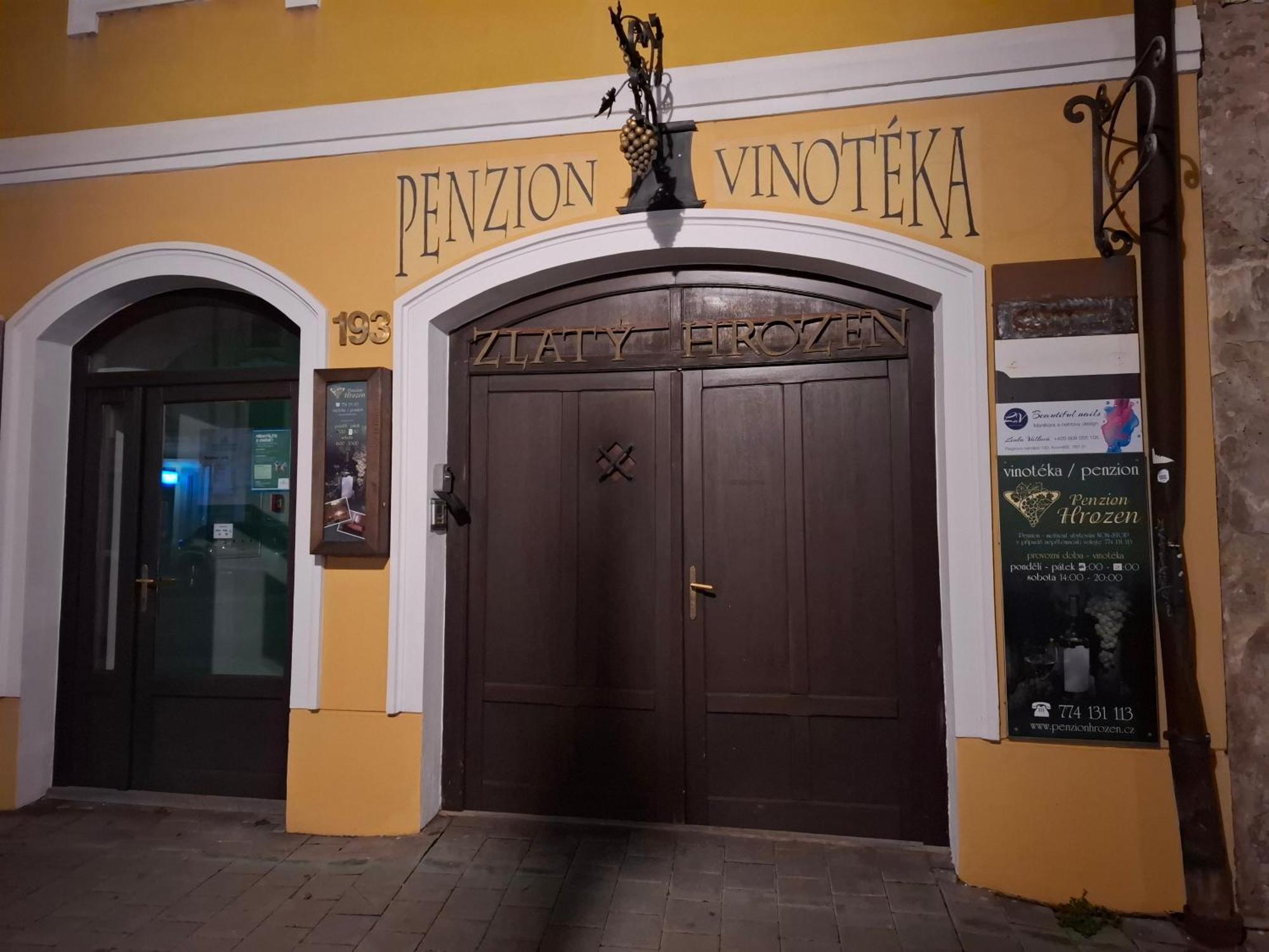 Penzion a Vinoteka Hrozen Kroměříž Exteriér fotografie